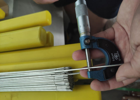 Prezzo buon Filo per saldatura in nichel ERNiCrMo-4 resistente alla corrosione, certificato ISO 9001, con punto di fusione a 1250°C, per la saldatura di leghe C276 in linea
