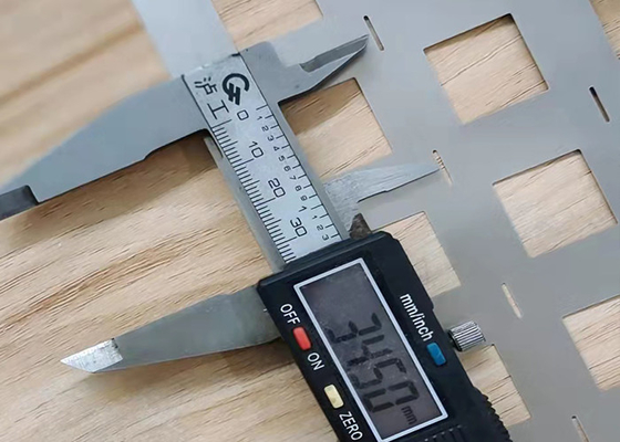 Prezzo buon 34,5 striscia pura del nichel di distanza 2P del passo per la batteria 18650 in linea